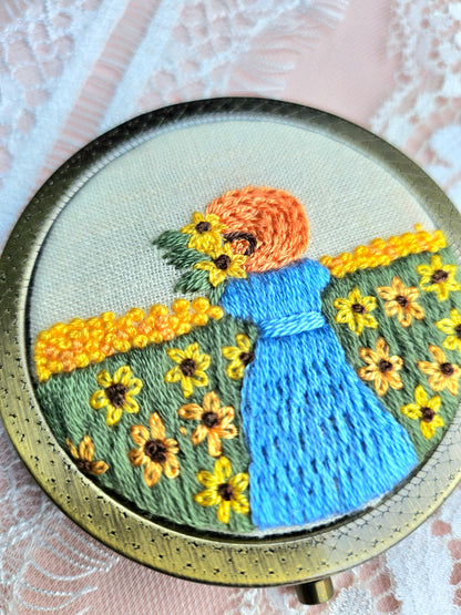 Handmade Vintage Embroidered Compact Mirror - Edition 1