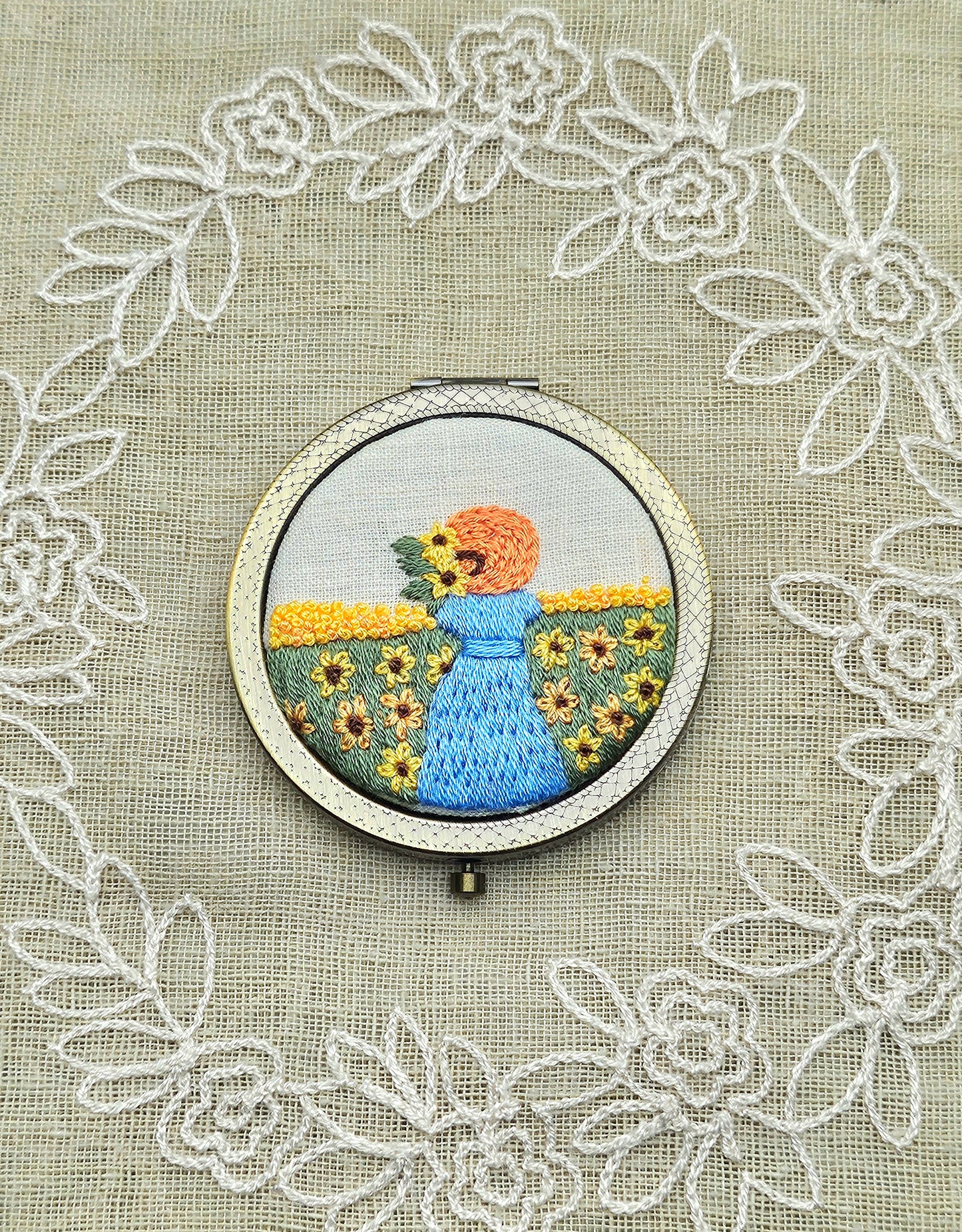 Handmade Vintage Embroidered Compact Mirror - Edition 1