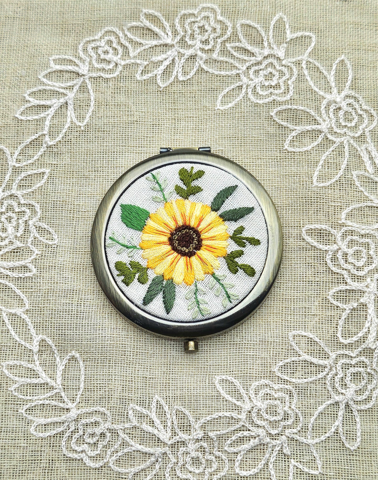 Handmade Vintage Embroidered Compact Mirror - Edition 3