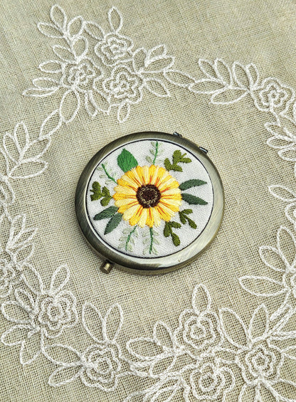 Handmade Vintage Embroidered Compact Mirror - Edition 3